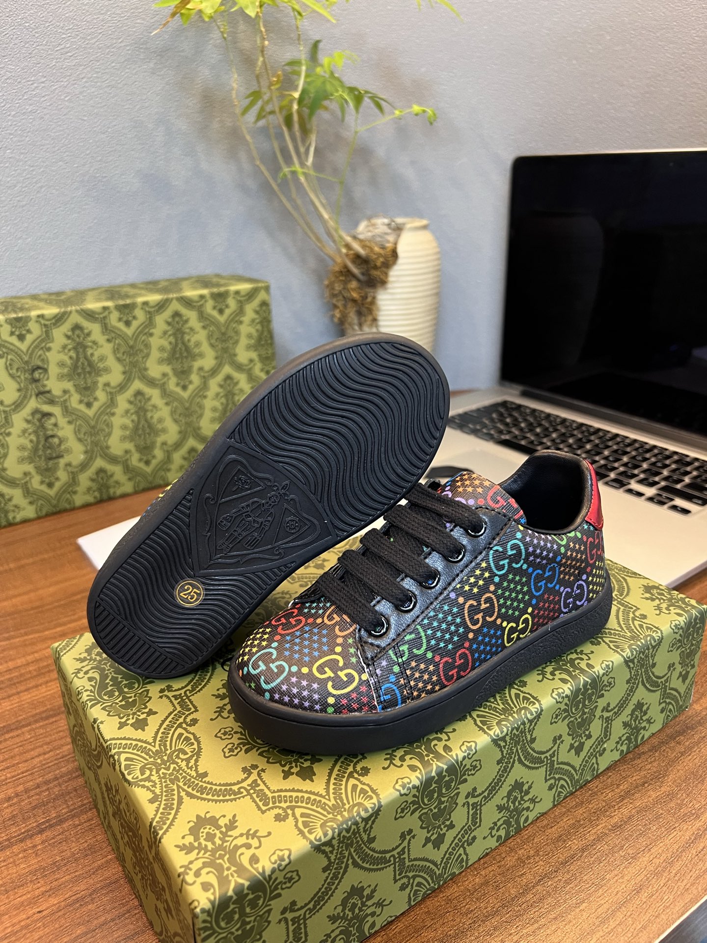 Children's shoes child